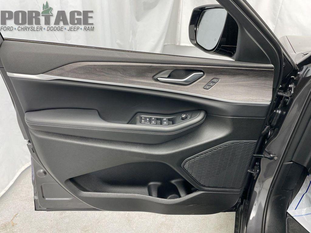 new 2025 Jeep Grand Cherokee L car, priced at $45,154