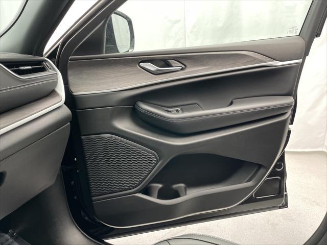 new 2025 Jeep Grand Cherokee car, priced at $44,354
