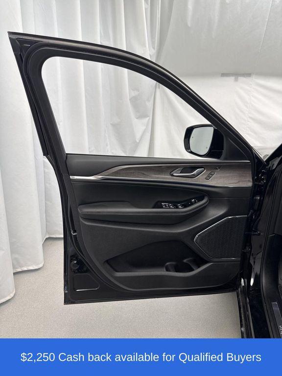 new 2025 Jeep Grand Cherokee car, priced at $62,121