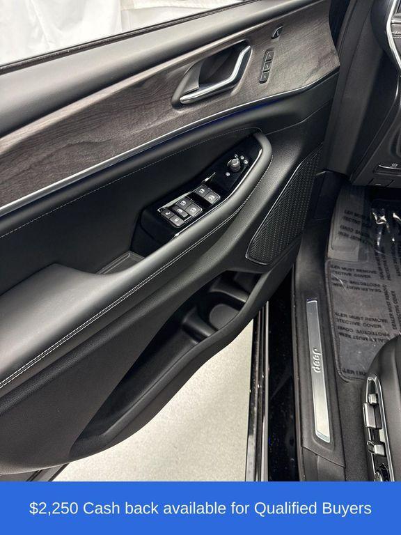 new 2025 Jeep Grand Cherokee car, priced at $62,121