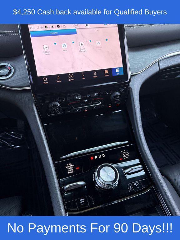 new 2025 Jeep Grand Cherokee car, priced at $57,621