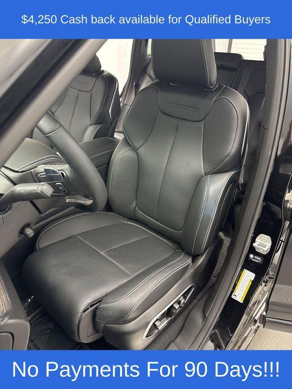 new 2025 Jeep Grand Cherokee car, priced at $57,621