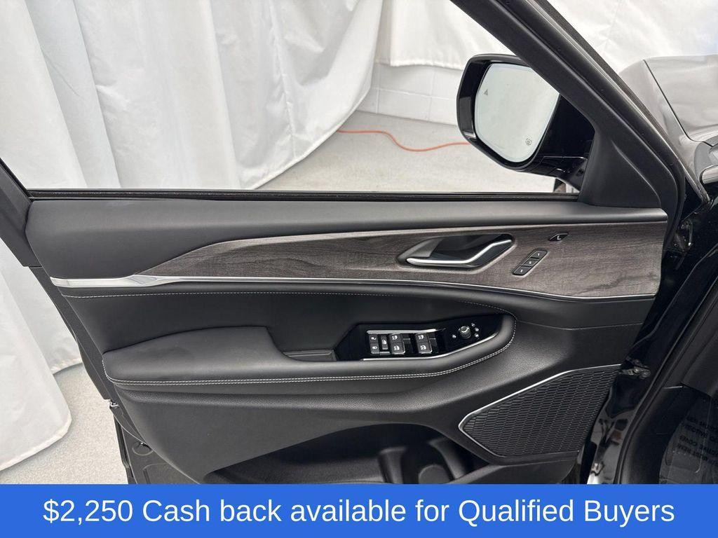 new 2025 Jeep Grand Cherokee car, priced at $62,121
