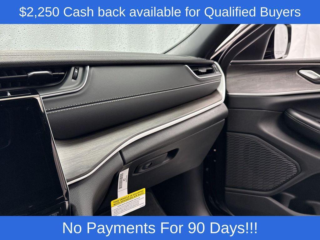 new 2025 Jeep Grand Cherokee car, priced at $42,116