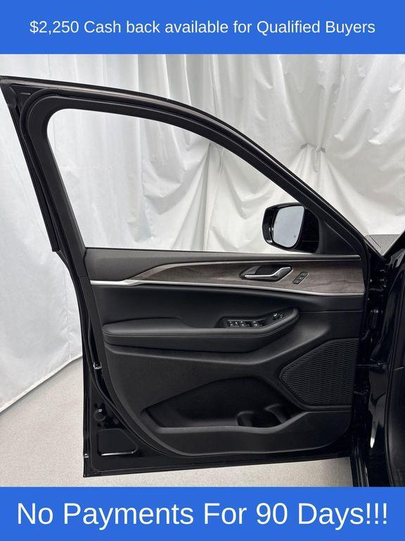 new 2025 Jeep Grand Cherokee car, priced at $42,116