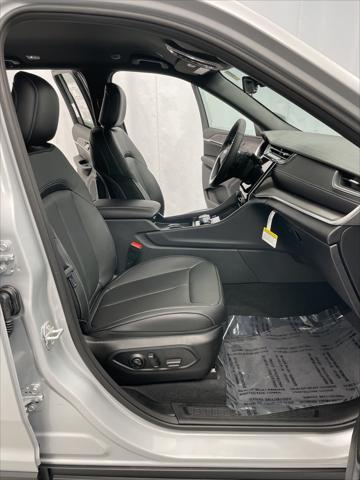 new 2025 Jeep Grand Cherokee car, priced at $43,751