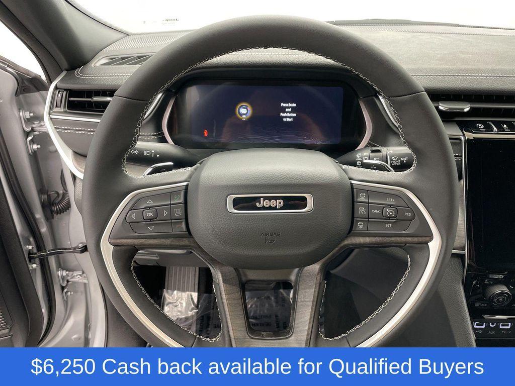 new 2025 Jeep Grand Cherokee car, priced at $37,991