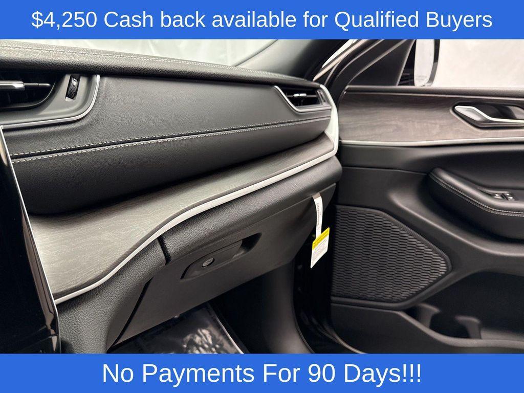 new 2025 Jeep Grand Cherokee car, priced at $45,731