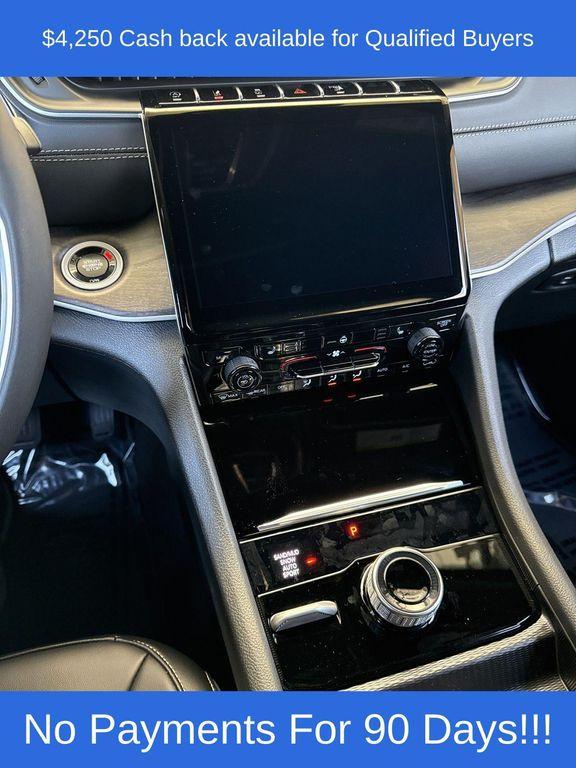 new 2025 Jeep Grand Cherokee car, priced at $45,731