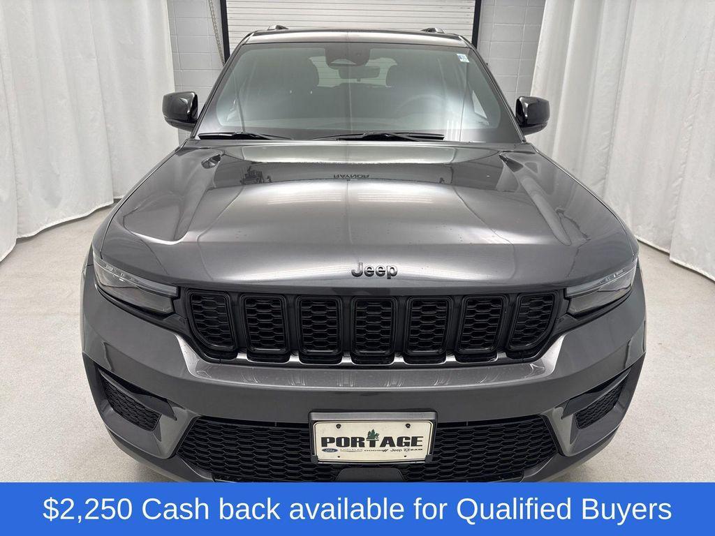 new 2025 Jeep Grand Cherokee car, priced at $48,731