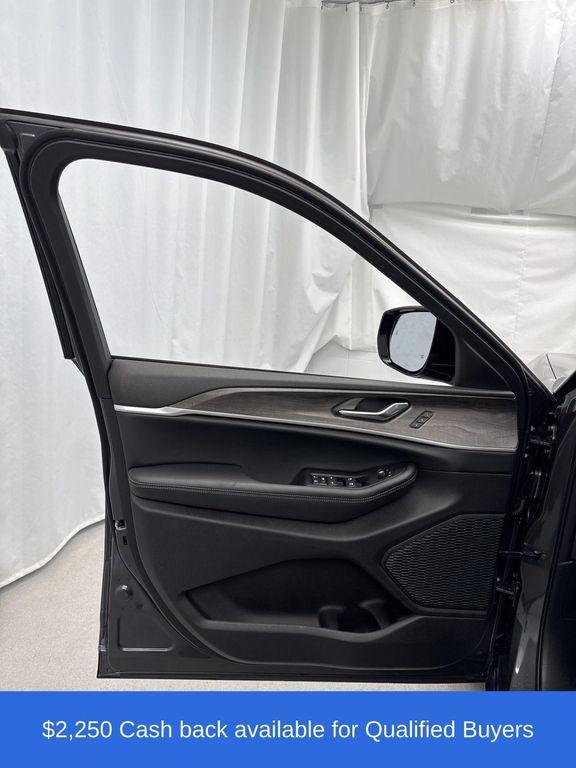 new 2025 Jeep Grand Cherokee car, priced at $48,731