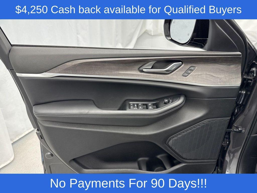 new 2025 Jeep Grand Cherokee car, priced at $45,731