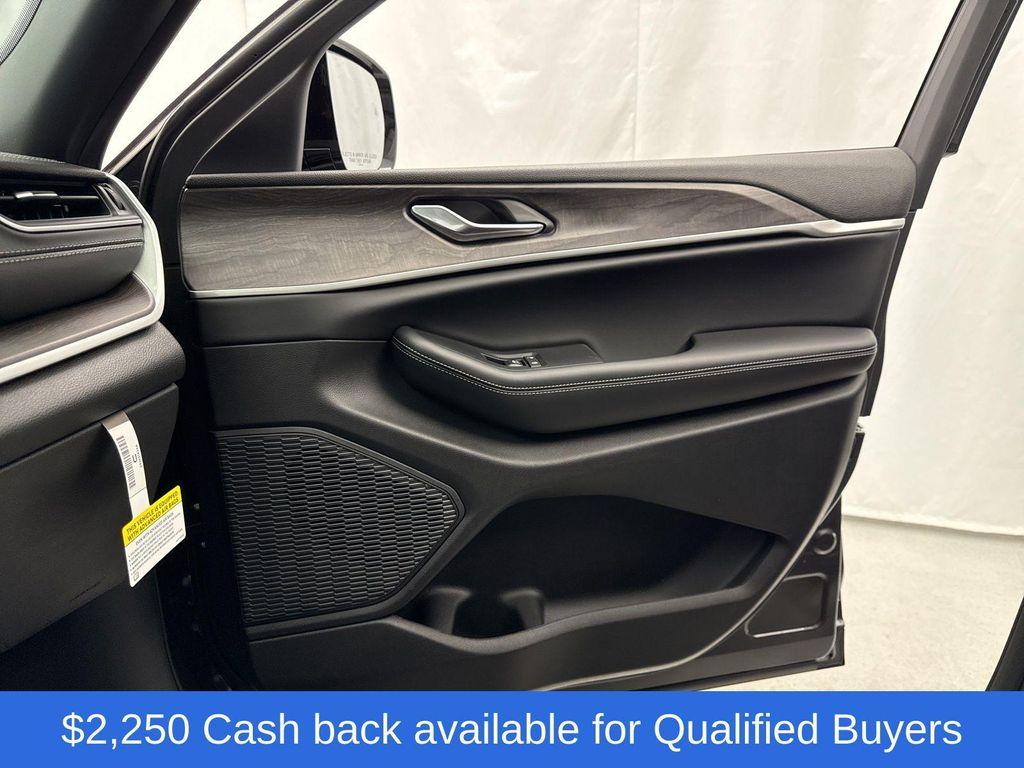 new 2025 Jeep Grand Cherokee car, priced at $48,731