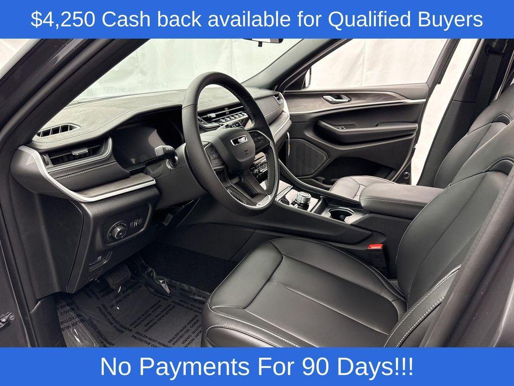new 2025 Jeep Grand Cherokee car, priced at $45,731