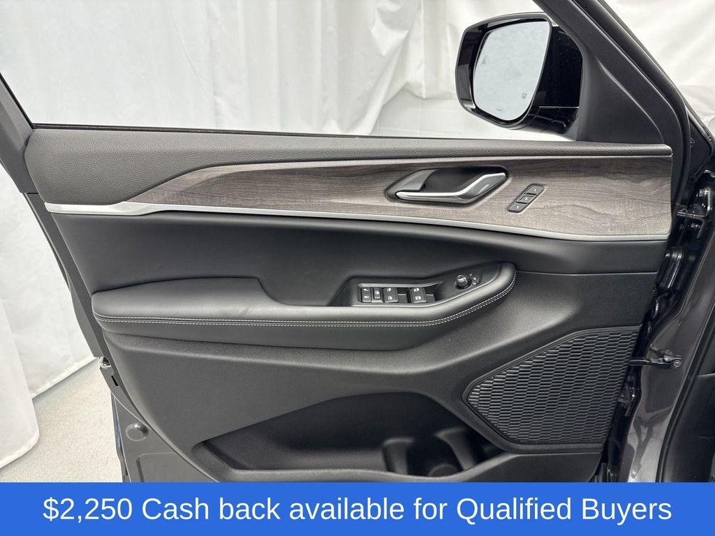 new 2025 Jeep Grand Cherokee car, priced at $48,731