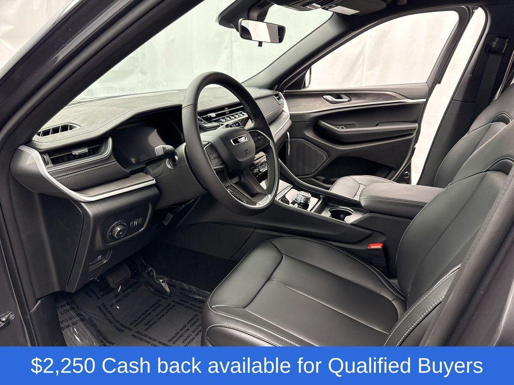 new 2025 Jeep Grand Cherokee car, priced at $48,731