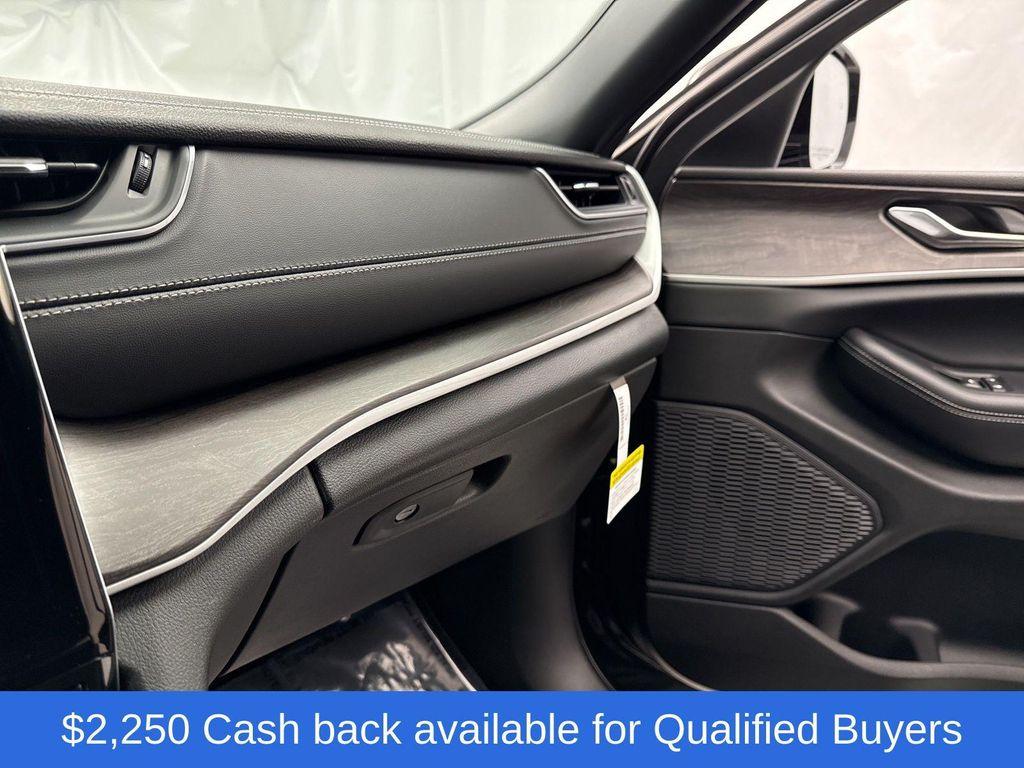 new 2025 Jeep Grand Cherokee car, priced at $48,731