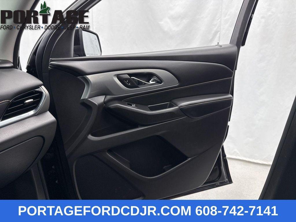 used 2021 Chevrolet Traverse car, priced at $22,998