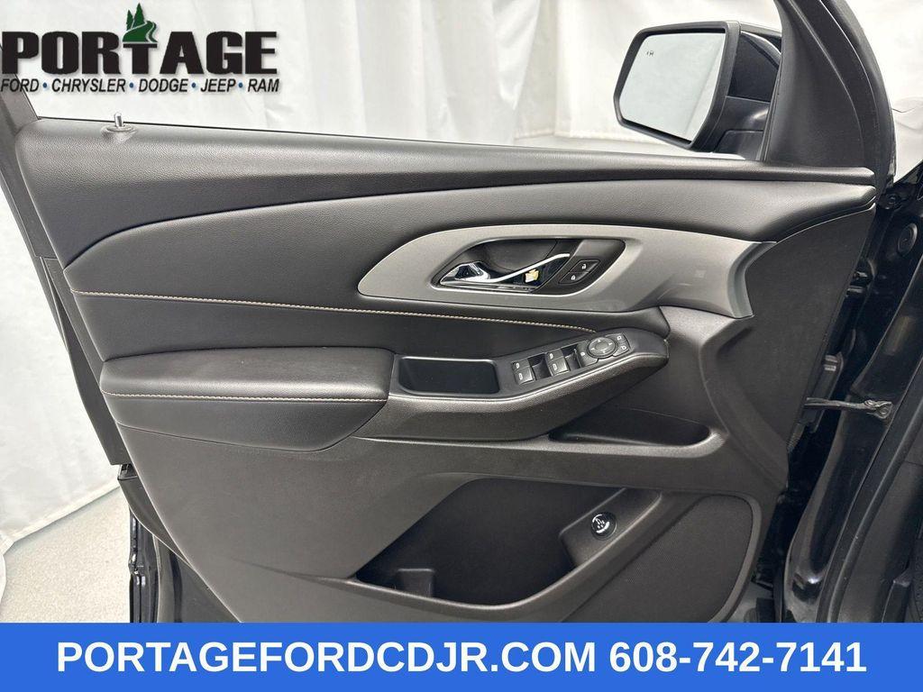 used 2021 Chevrolet Traverse car, priced at $22,998