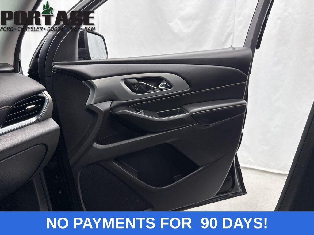 used 2021 Chevrolet Traverse car, priced at $24,998