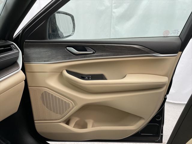 used 2024 Jeep Grand Cherokee L car, priced at $40,998