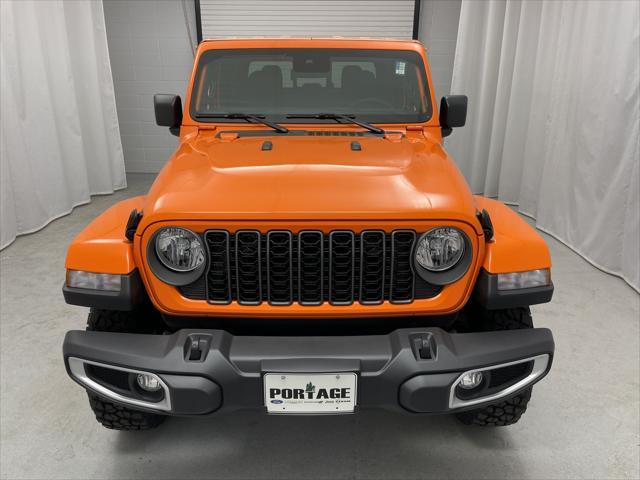 new 2025 Jeep Gladiator car, priced at $42,273