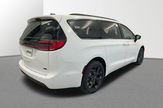 new 2024 Chrysler Pacifica car, priced at $50,324