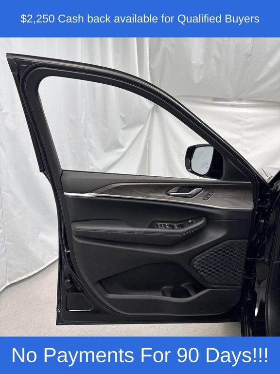 new 2025 Jeep Grand Cherokee car, priced at $46,269