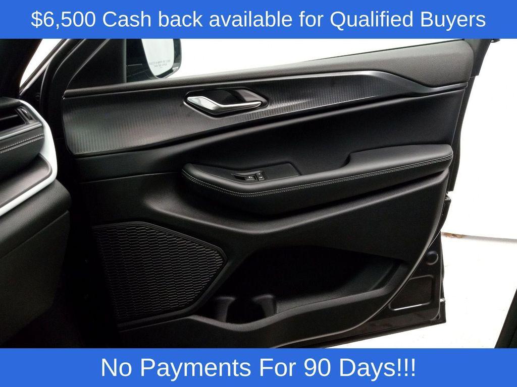 new 2025 Jeep Grand Cherokee L car, priced at $39,392