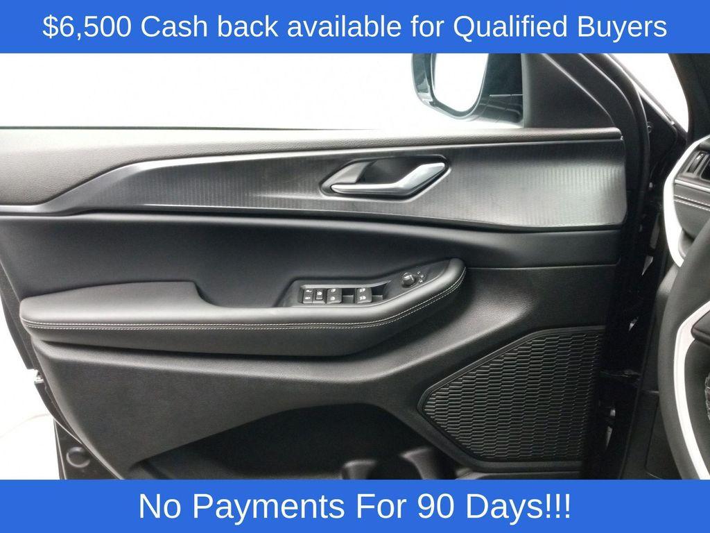 new 2025 Jeep Grand Cherokee L car, priced at $39,392