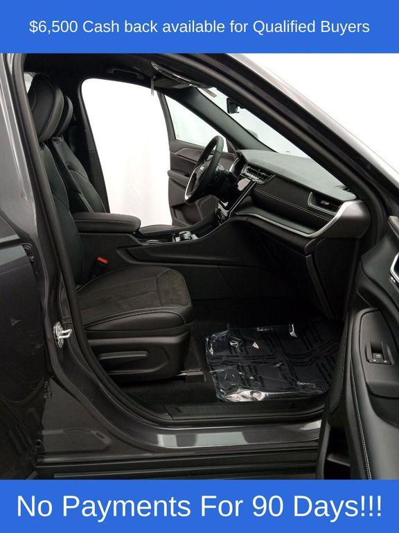 new 2025 Jeep Grand Cherokee L car, priced at $39,392