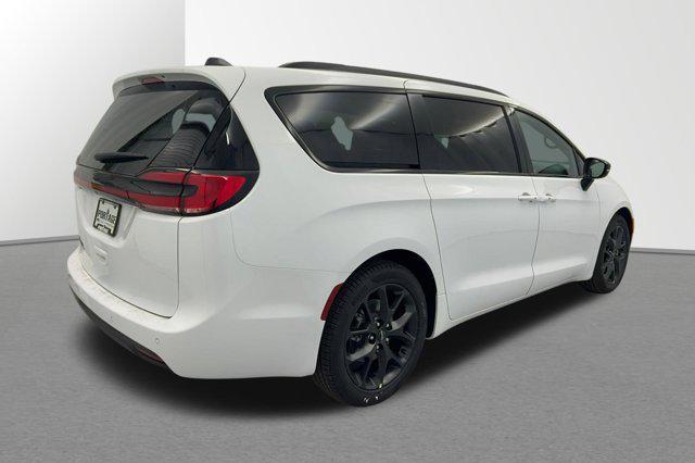 new 2024 Chrysler Pacifica car, priced at $42,123