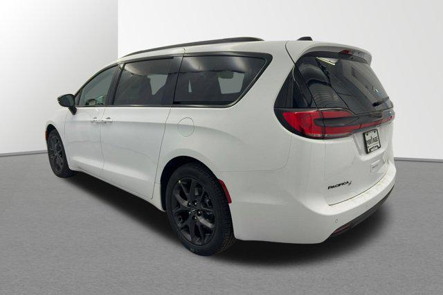 new 2024 Chrysler Pacifica car, priced at $42,123
