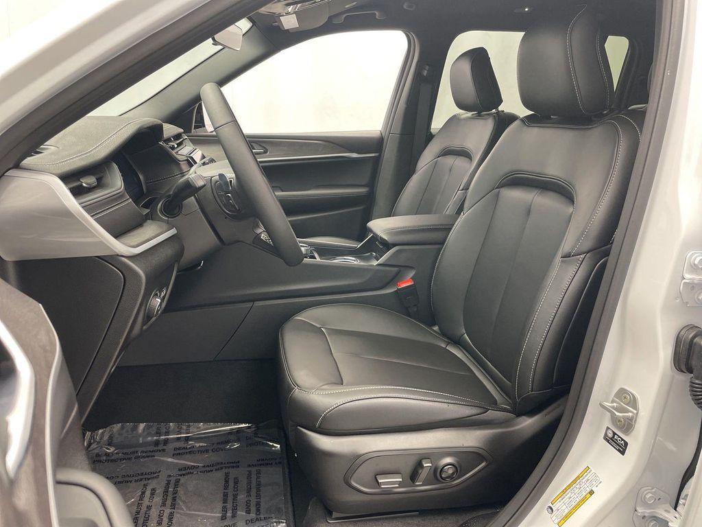 new 2025 Jeep Grand Cherokee L car, priced at $47,118