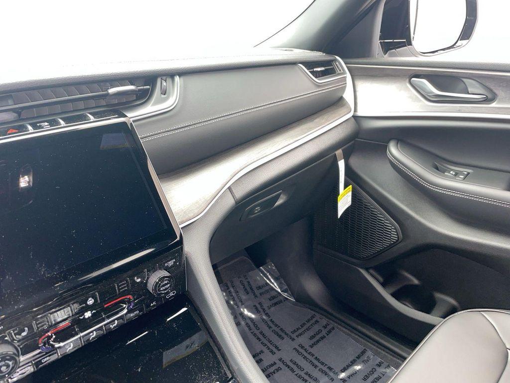 new 2025 Jeep Grand Cherokee L car, priced at $47,118