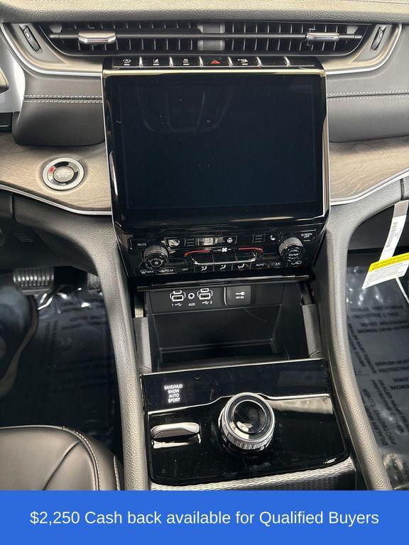 new 2025 Jeep Grand Cherokee car, priced at $44,033