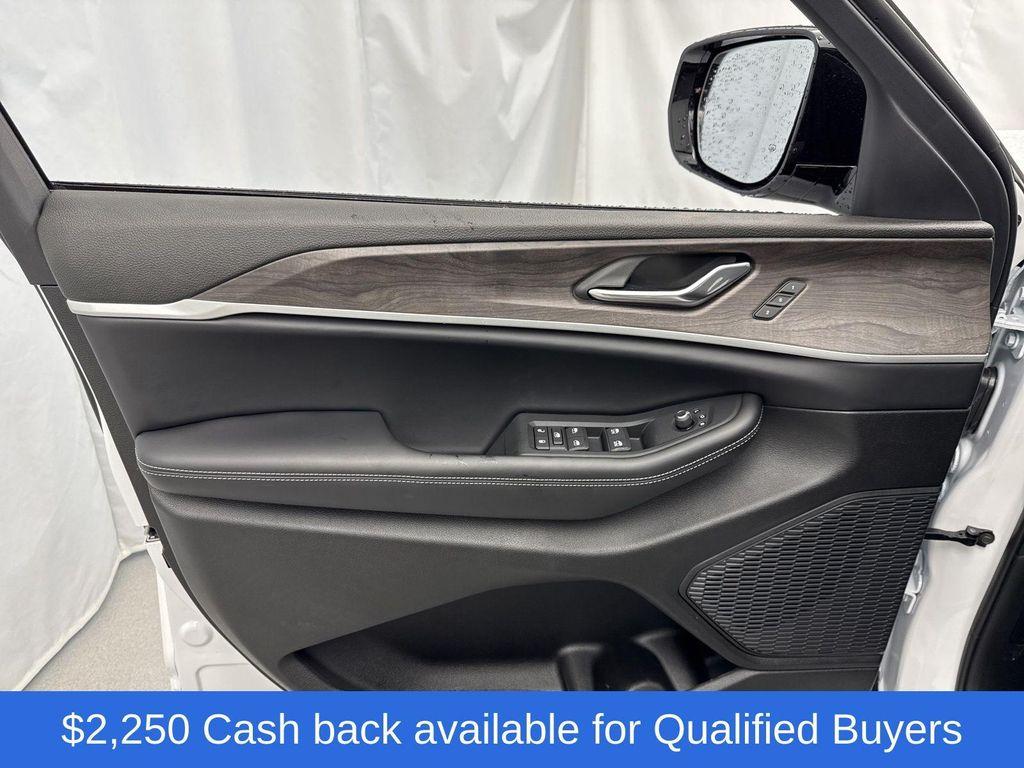 new 2025 Jeep Grand Cherokee car, priced at $44,033