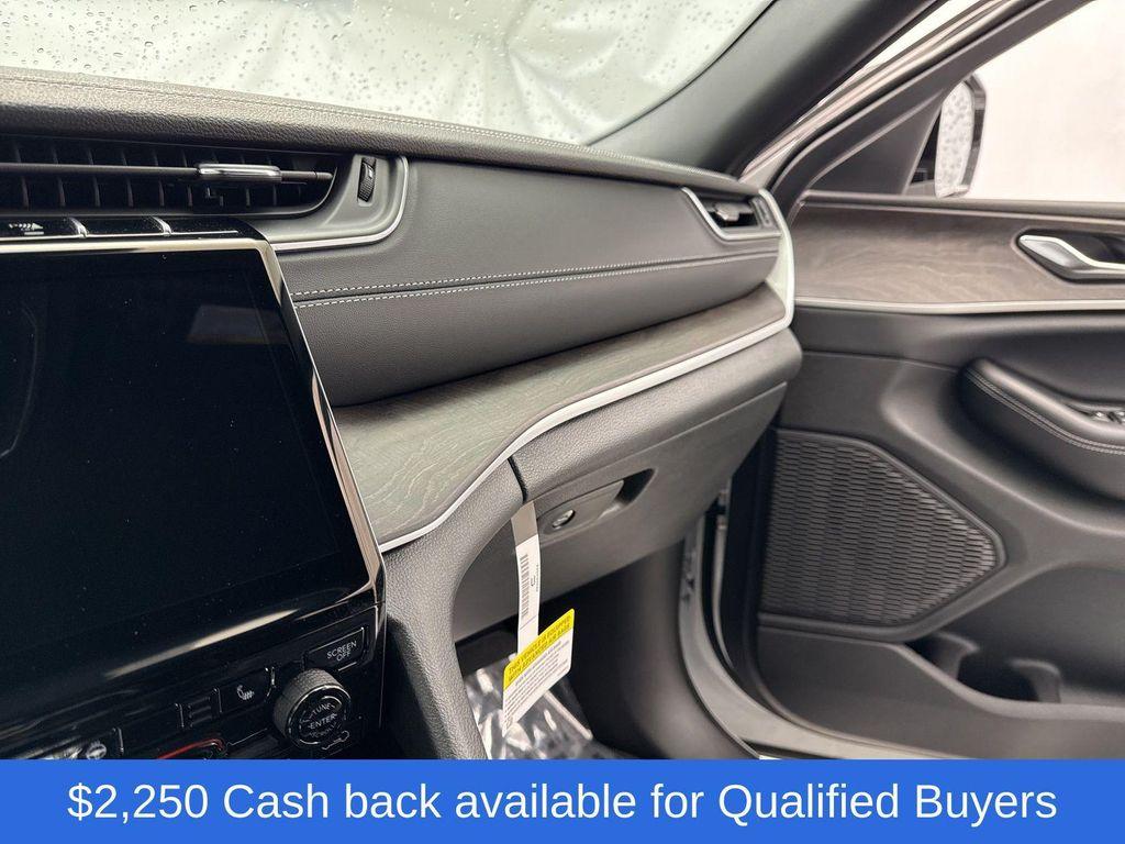 new 2025 Jeep Grand Cherokee car, priced at $44,033