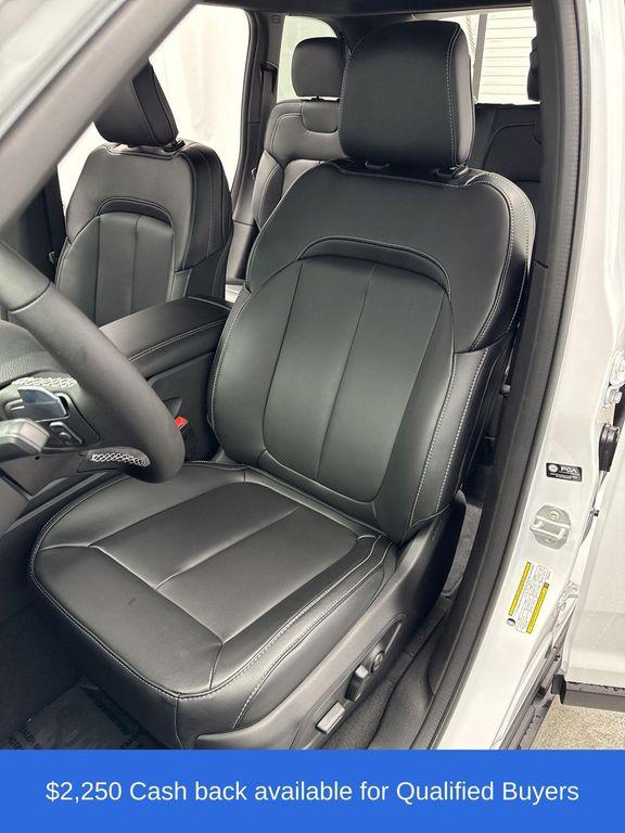 new 2025 Jeep Grand Cherokee car, priced at $44,033