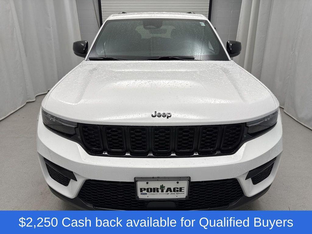 new 2025 Jeep Grand Cherokee car, priced at $44,033