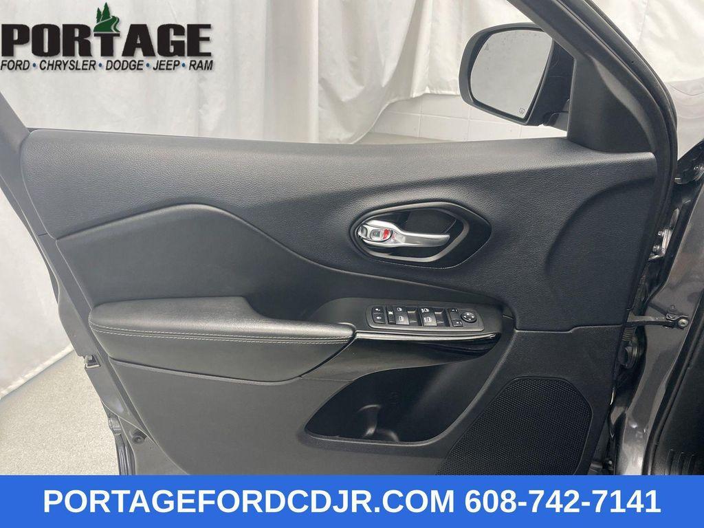 used 2023 Jeep Cherokee car, priced at $21,998