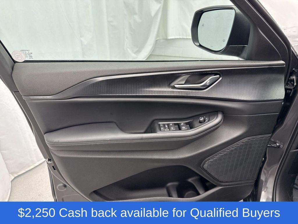 new 2025 Jeep Grand Cherokee car, priced at $38,625