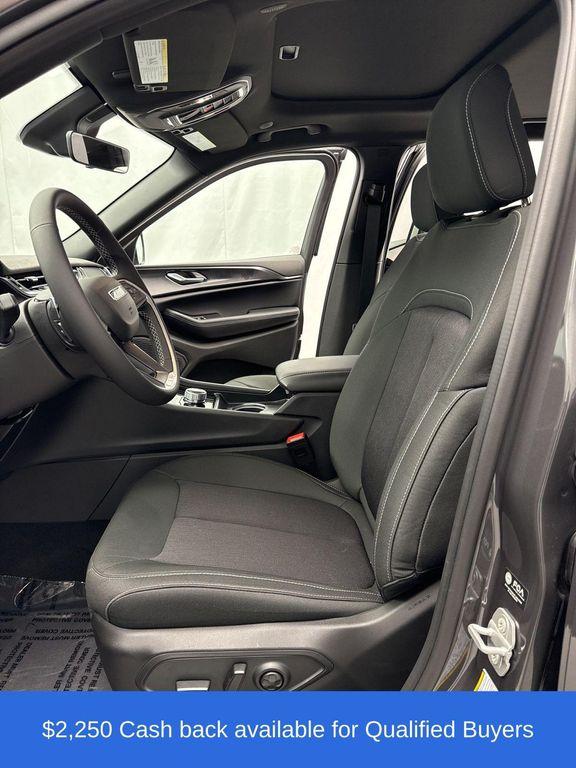 new 2025 Jeep Grand Cherokee car, priced at $38,625