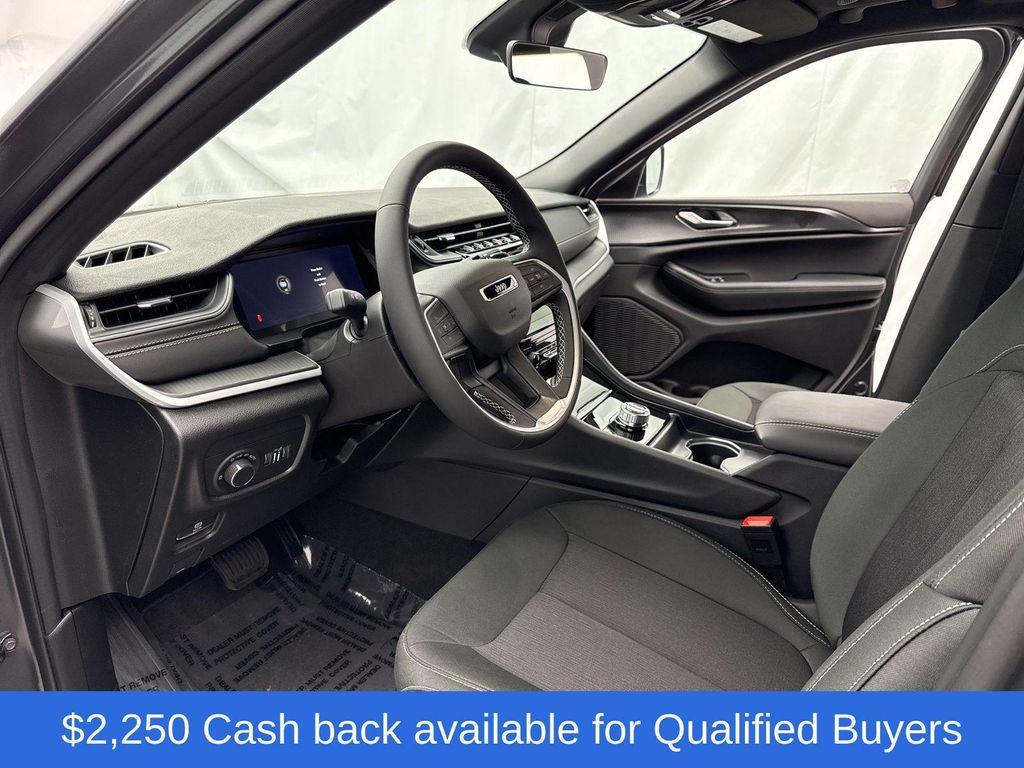 new 2025 Jeep Grand Cherokee car, priced at $38,625