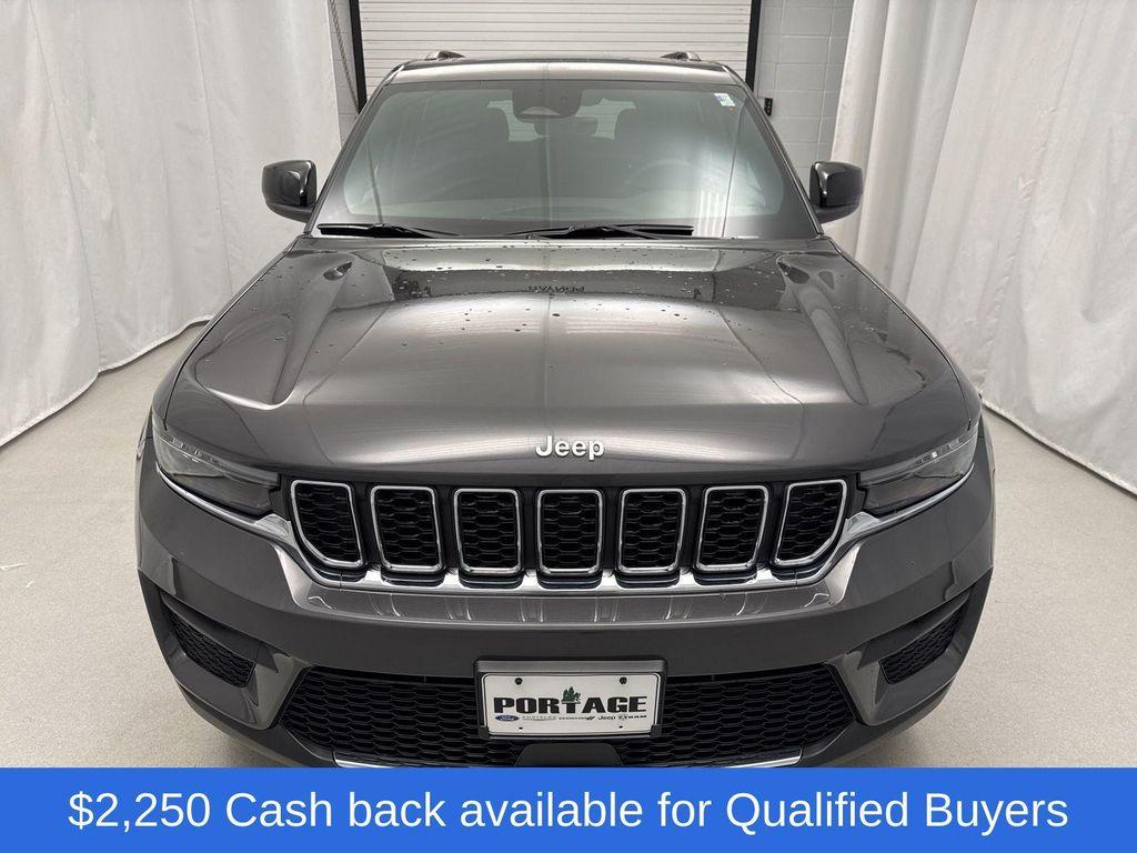 new 2025 Jeep Grand Cherokee car, priced at $38,625