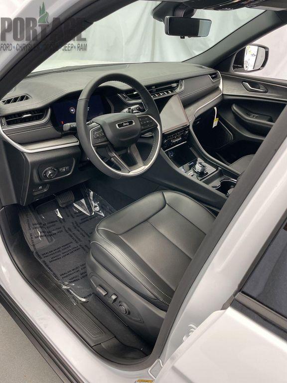 new 2025 Jeep Grand Cherokee L car, priced at $49,008
