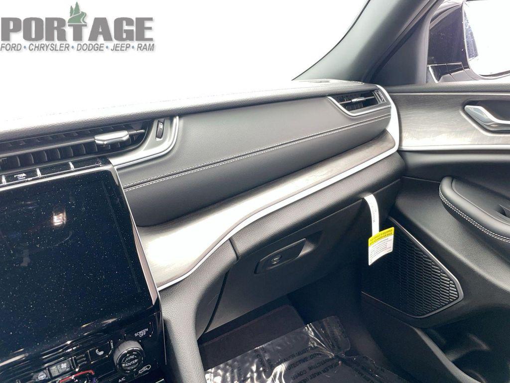 new 2025 Jeep Grand Cherokee L car, priced at $49,008