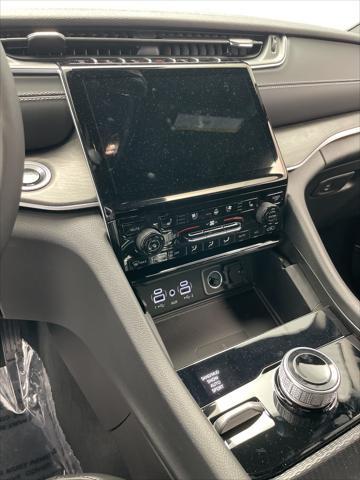 new 2025 Jeep Grand Cherokee L car, priced at $52,056