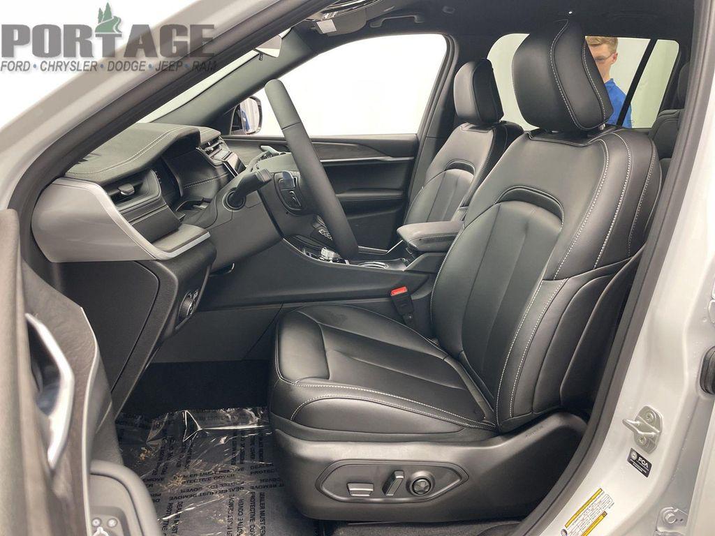 new 2025 Jeep Grand Cherokee L car, priced at $39,065