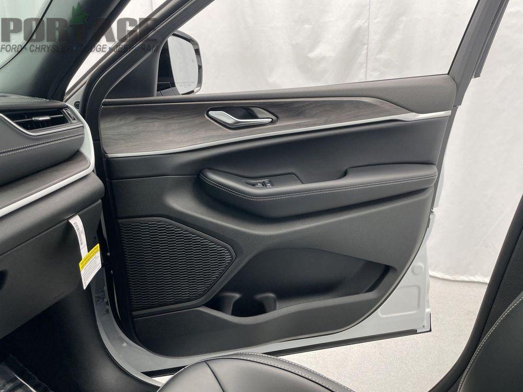 new 2025 Jeep Grand Cherokee L car, priced at $39,065